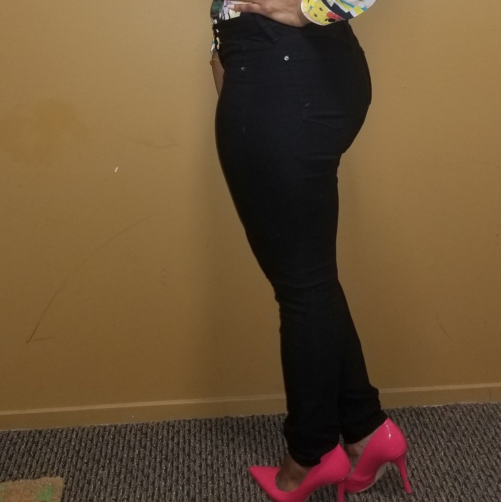 Mid Rise Jeans - Picture 3 of 4